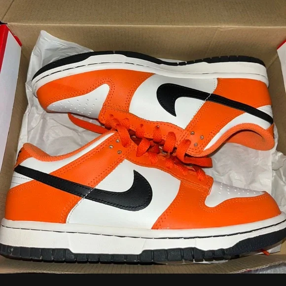 im selling nikes come buy now!!!!! SNEAKERS I main image 4